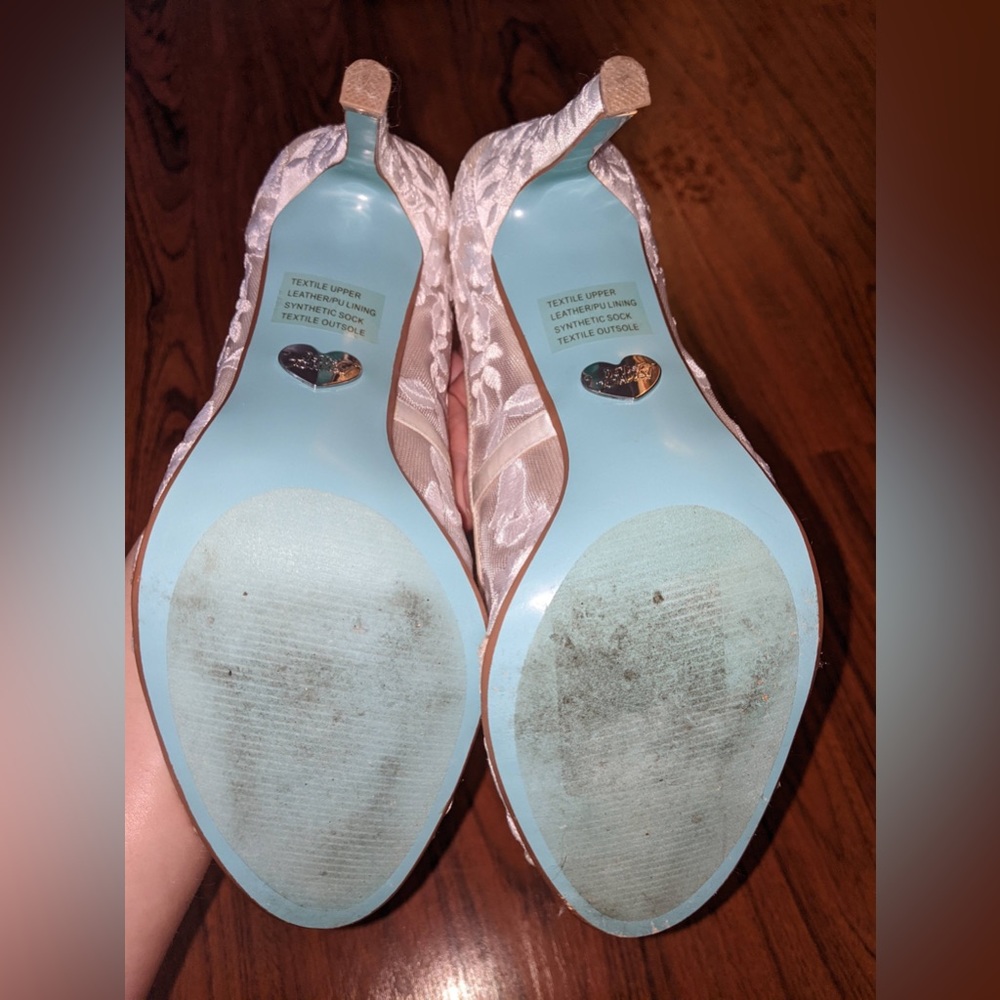 Betsy Johnson wedding shoe Size9 - Picture 3 of 9